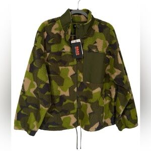 Bass Outdoor Women’s Camo Fleece Front pocket Zipper NWT size XL